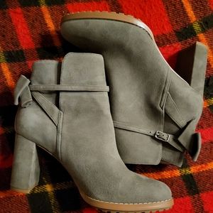 NWOB Banana Republic boots sz 7.5